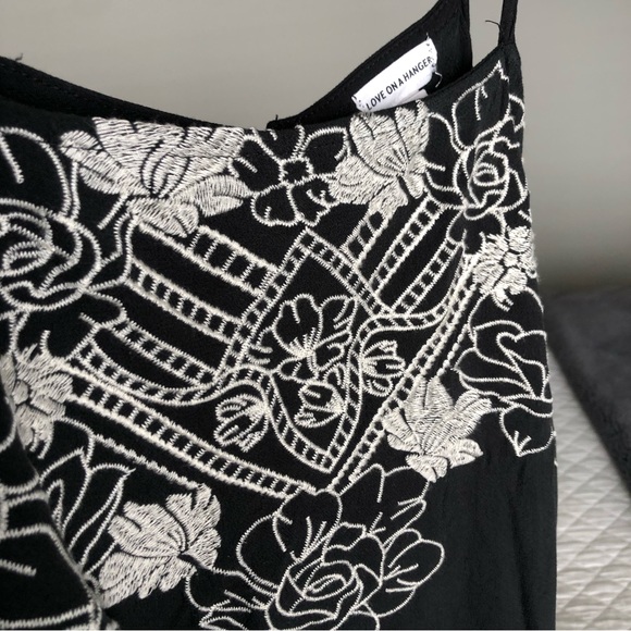 Embroidered Halter Tank - Picture 4 of 4